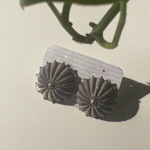 Oxidized sivler umbrella studs